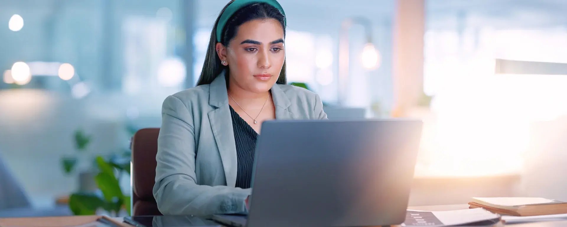 gestion-sucursales-mujer-negocios